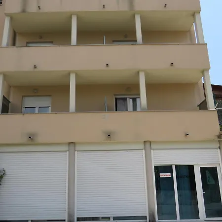 Apartament 11 *