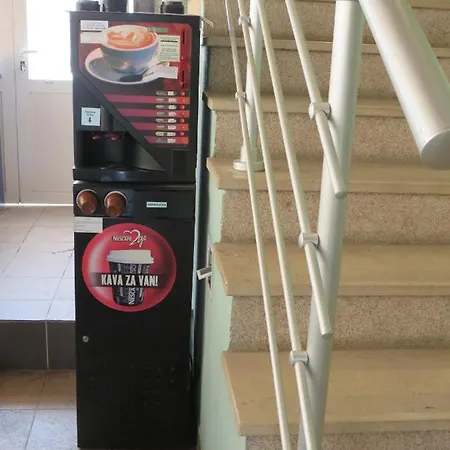 11 شقة سبليت